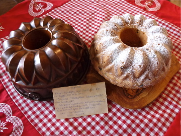 Vintage LARGE Ceramic Bundt Pan for Kugelhopf, Hand Painted